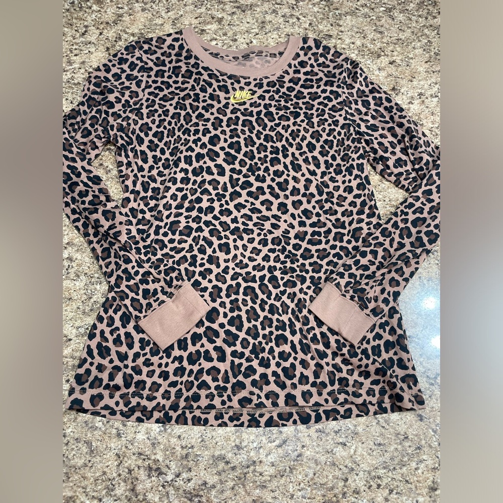 NWOT Nike Brown Leopard Print T-shirt Medium